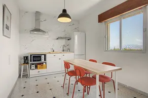 Wohnung mit Pool und Garten | Stadtblick - Image 5