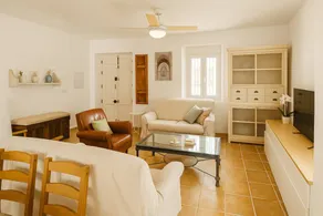 Holiday home with barbeque - Image 4
