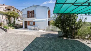 Holiday apartment with garden, terrace & barbeque | Pet-friendly - Image 2
