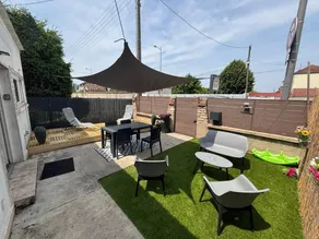 Holiday home with BBQ, garden & terrace | City view - Image 2