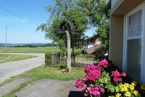 Holiday home with terrace & garden - Image 5