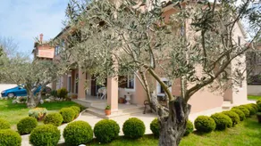 Apartamento vacacional con jardín, barbacoa y terraza - Image 2