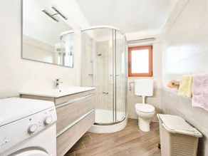Holiday apartment with private pool & terrace - Image 4