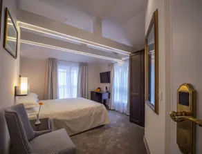 Dedicated room | Near Alexander Nevsky Cathedral | Garden view - Image 2