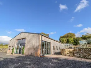 Cottage with jacuzzi & garden - Image 2