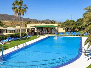 Bungalow mit Pool und Terrasse - Image 3