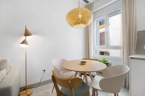 Merveilleux appartement de vacances adapté aux familles avec terrasse, piscine et internet haut débit | Vue ville | Adapté au travail à distance | Avec animaux acceptés - Image 5
