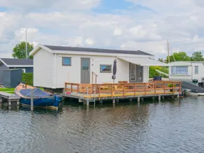 Waterfront chalet with swimming ladder - Image 2