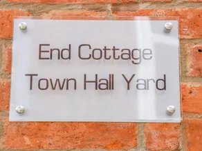 Cottage with garden - Image 2