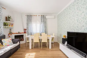 Voll ausgestattetes großzügiges Ferienhaus mit Pool, Garten und Grill | Bergblick | Hunde erlaubt - Image 4