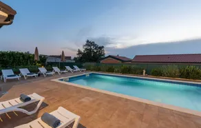 Moderne 4-SZ-Villa mit Pool und Sauna in Strandnähe - Image 2