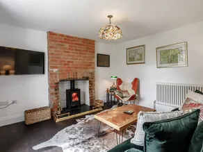 Family-oriented lovely cottage with garden - Image 3