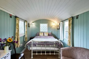 Charming Shepherd’s Hut with Countryside Views near Holt in Briston, Norfolk - Image 5
