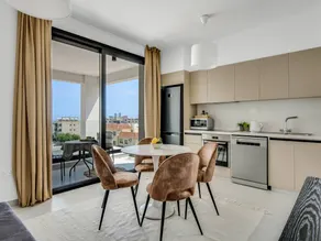 Studio with terrace | City view - Image 2