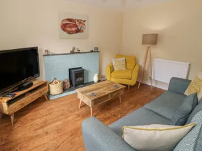 Cottage with garden - Image 2