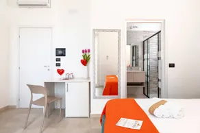 Habitación en casa de familia con jardín | Vistas al jardín | Ideal para teletrabajar - Image 5