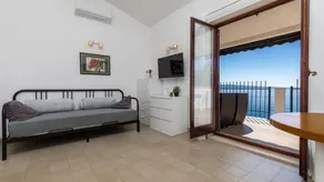 Pleasant flat with terrace & BBQ | Sea view | Next to the beach | Dogs allowed - Image 2