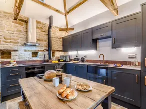 Cottage with jacuzzi - Image 3