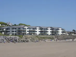 Family-friendly cottage with pool & sauna | Beach view | Beach nearby - Image 2
