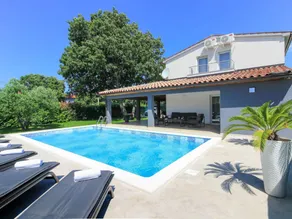 Holiday home with garden, barbeque & terrace - Image 4