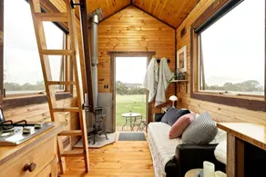 Fantastic Tiny House with Amazing Views of the Surrounding Hills and the Stars at Night in Taradale, Victoria - Image 3