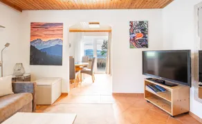 Appartamento con giardino, piscina riscaldata e griglia | Vista panoramica - Image 4