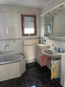 Apartment with terrace & garden - Image 3