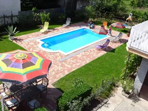 Appartement de vacances avec piscine, barbecue et jardin - Image 5