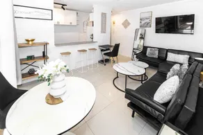 Holiday apartment with terrace & BBQ | City view - Image 4