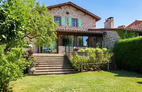 Fully equipped spacious holiday home with garden, barbeque & terrace | Garden view - Image 2
