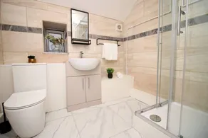 4 Bed Flat - Sleeps 4 - Parking - Wifi - Image 4