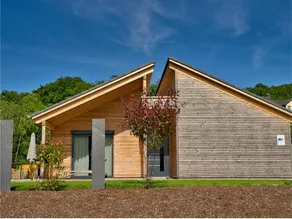 Family-oriented holiday home with BBQ, terrace & garden | Garden view | Pets are welcome - Image 2