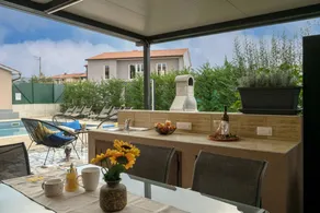 Fully equipped villa with pool & barbecue - Image 4