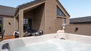 House with terrace, garden & pool - Image 3