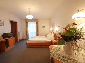 Apartment with garden - Image 2