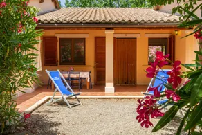 Family-oriented farm with pool, BBQ & garden | Garden view | Dogs allowed - Image 4