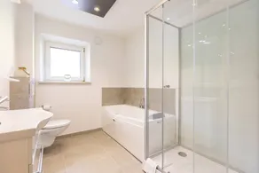 Apartment with hot tub & garden - Image 4