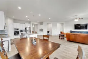 Spacious four-bedroom home down the street from Methodist Hospital - Image 4