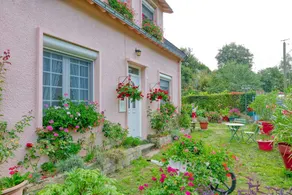 Lovely bed & breakfast with garden - Image 2