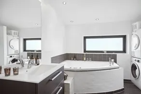Fully equipped house with terrace, sauna & jacuzzi - Image 3