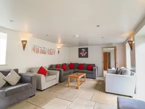 Cottage with jacuzzi & garden - Image 4