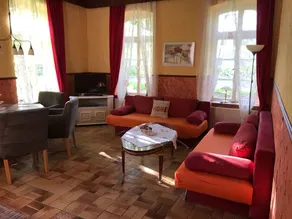 Apartment with garden - Image 2