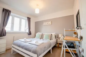 Host & Stay Mercia House - Image 3