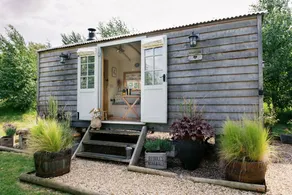 Shepherd's Hut- Hot Tub- Wellness Spa- Wood Burner - Image 2