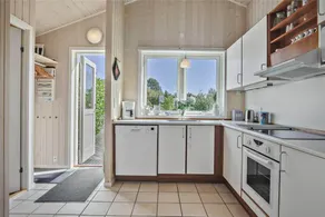 Child-friendly nice holiday home with terrace, barbeque & jacuzzi | Sea view - Image 4