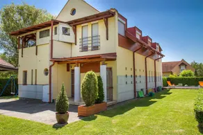 Flat with barbeque, garden & pool - Image 2