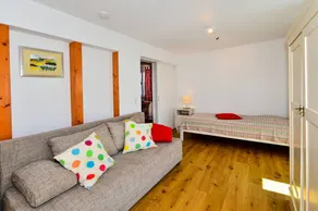 Holiday Home 'Kunterbunt' with Private Terrace, Shared Garden and Wi-Fi - Image 5