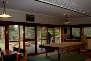 Lakefront Cabin Amid the Rolling Valley Hills in Taylor Bay, Victoria - Image 3