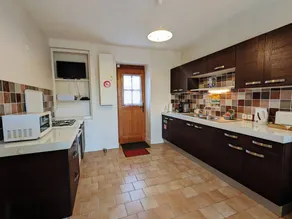 Cottage with barbecue & garden - Image 2