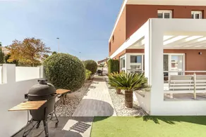 Villa with pool, garden & terrace - Image 3